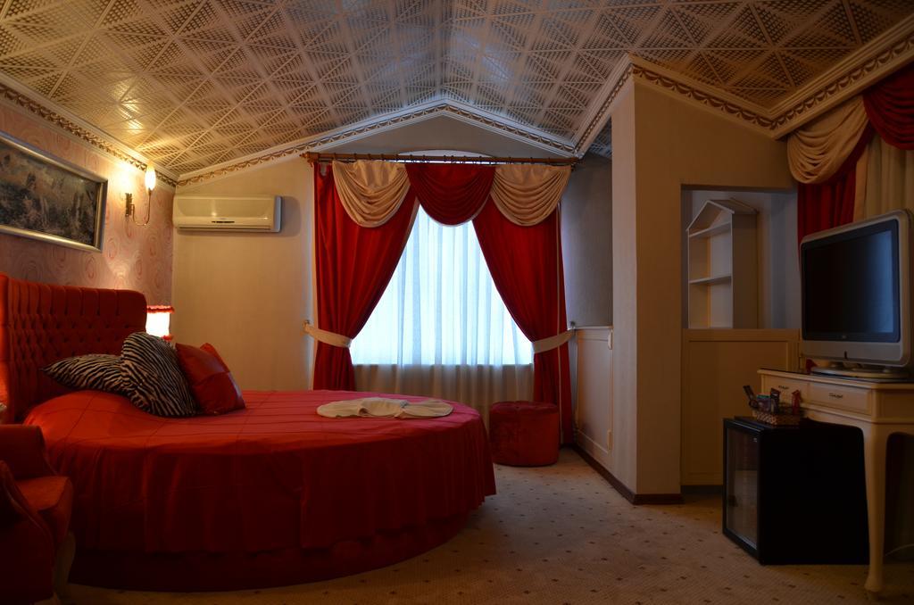 Umit Pembe Kosk Ankara